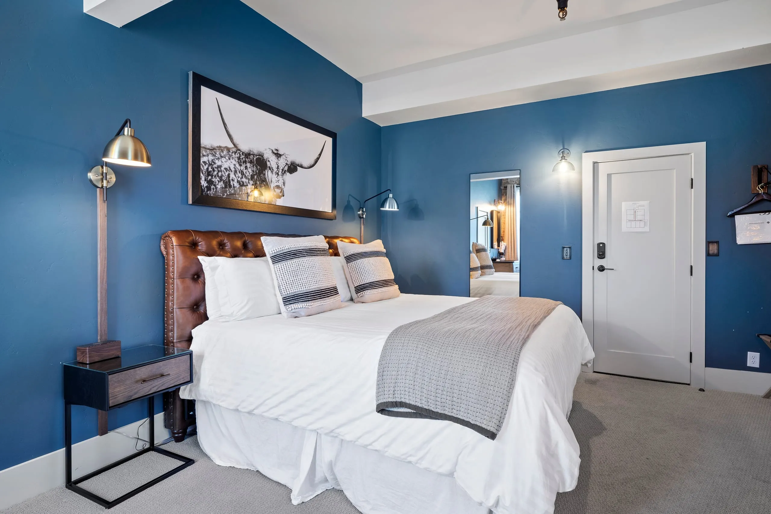 Room #1, photograph 2 of 11