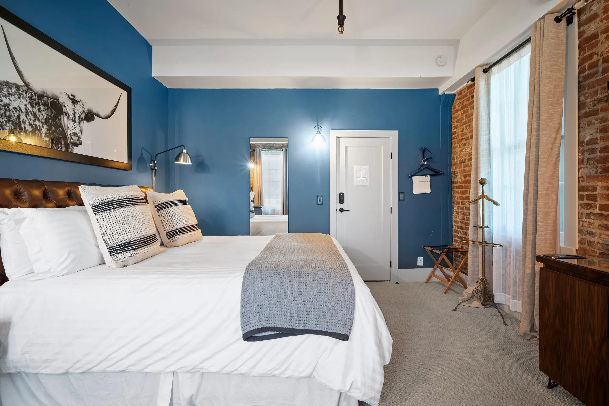 Room #1, photograph 3 of 11
