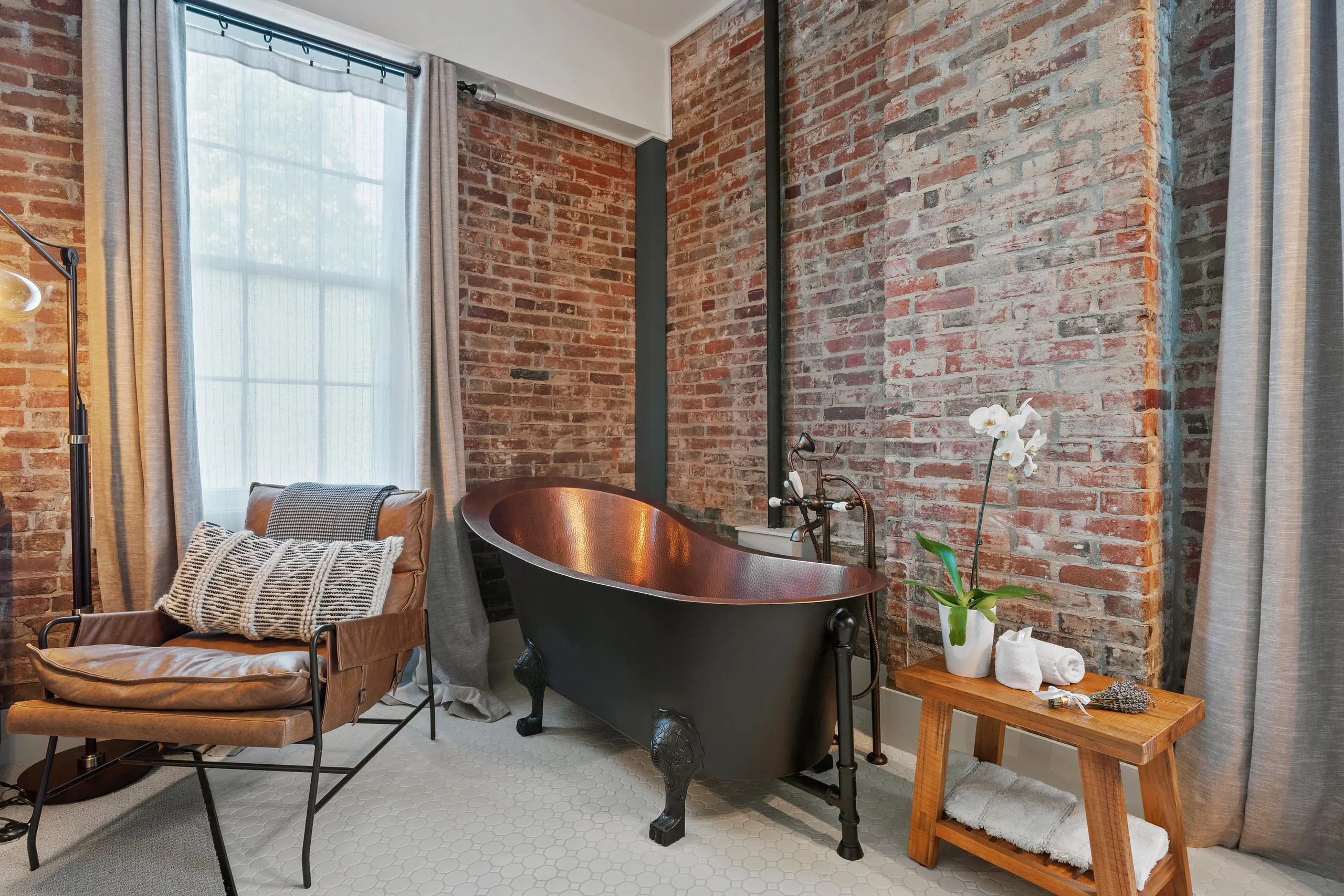 Room #1, photograph 4 of 11