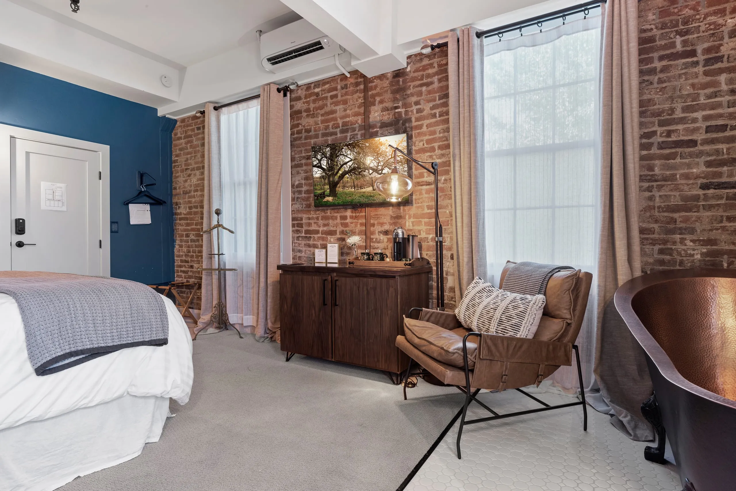 Room #1, photograph 6 of 11