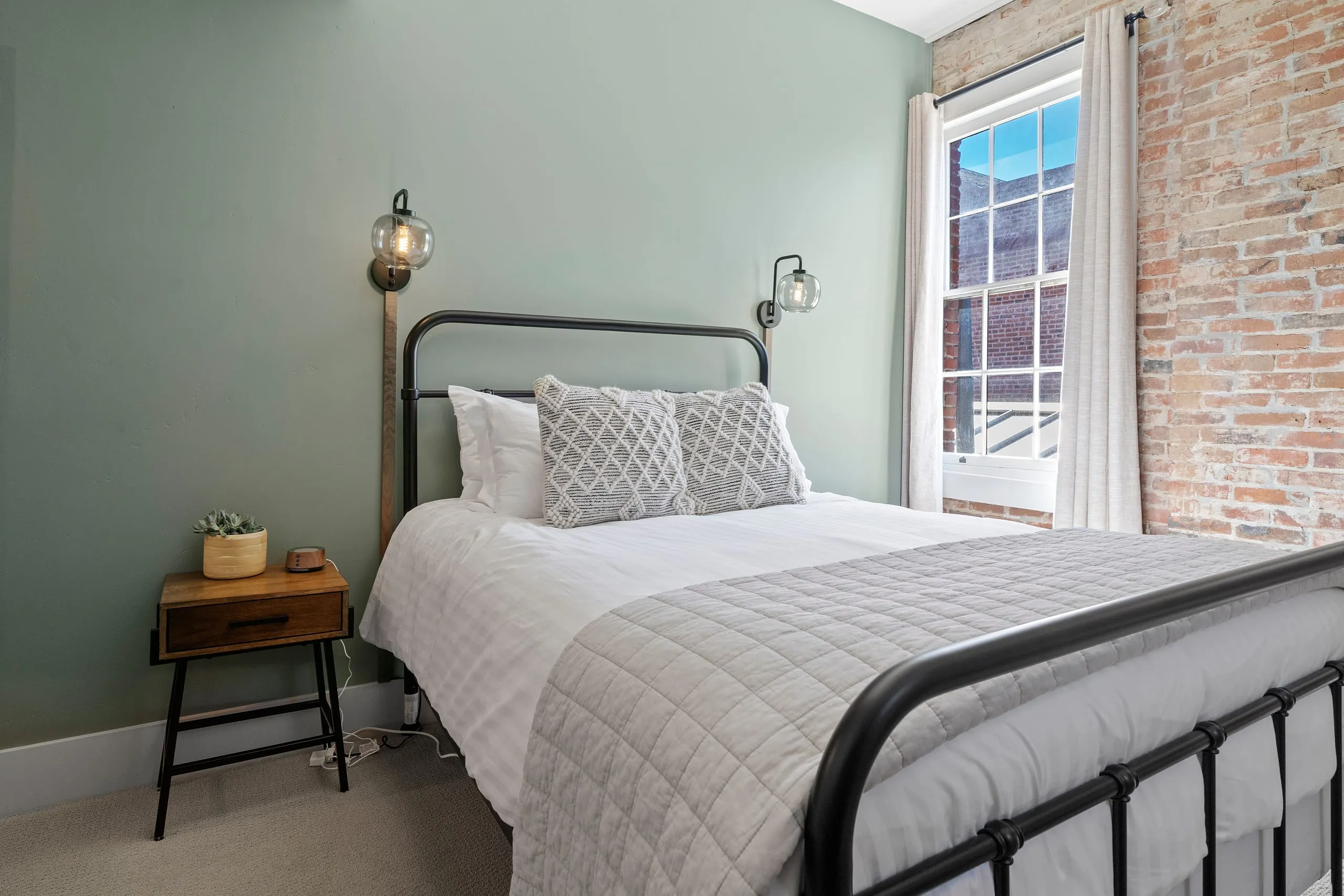 Room #2, photograph 4 of 11