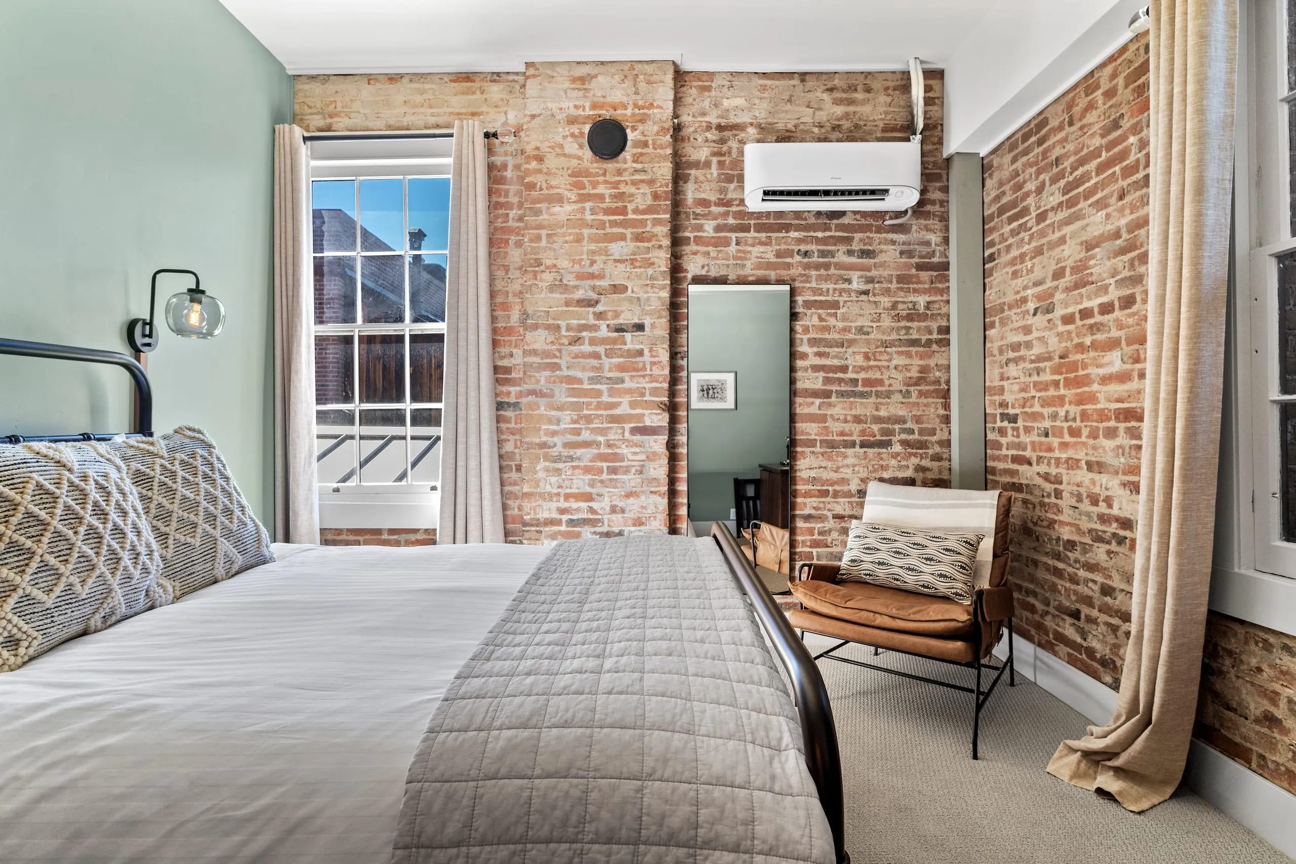 Room #2, photograph 5 of 11