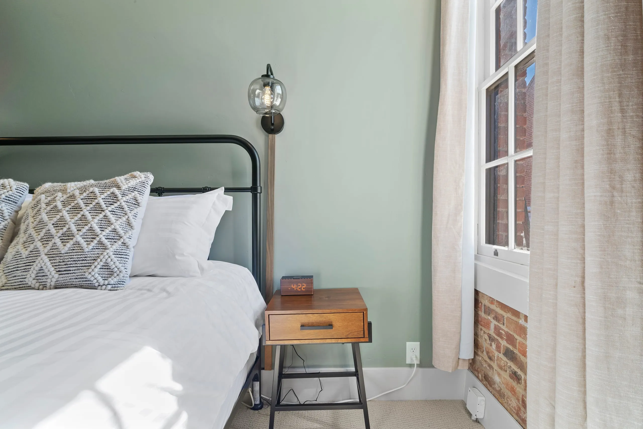 Room #2, photograph 7 of 11