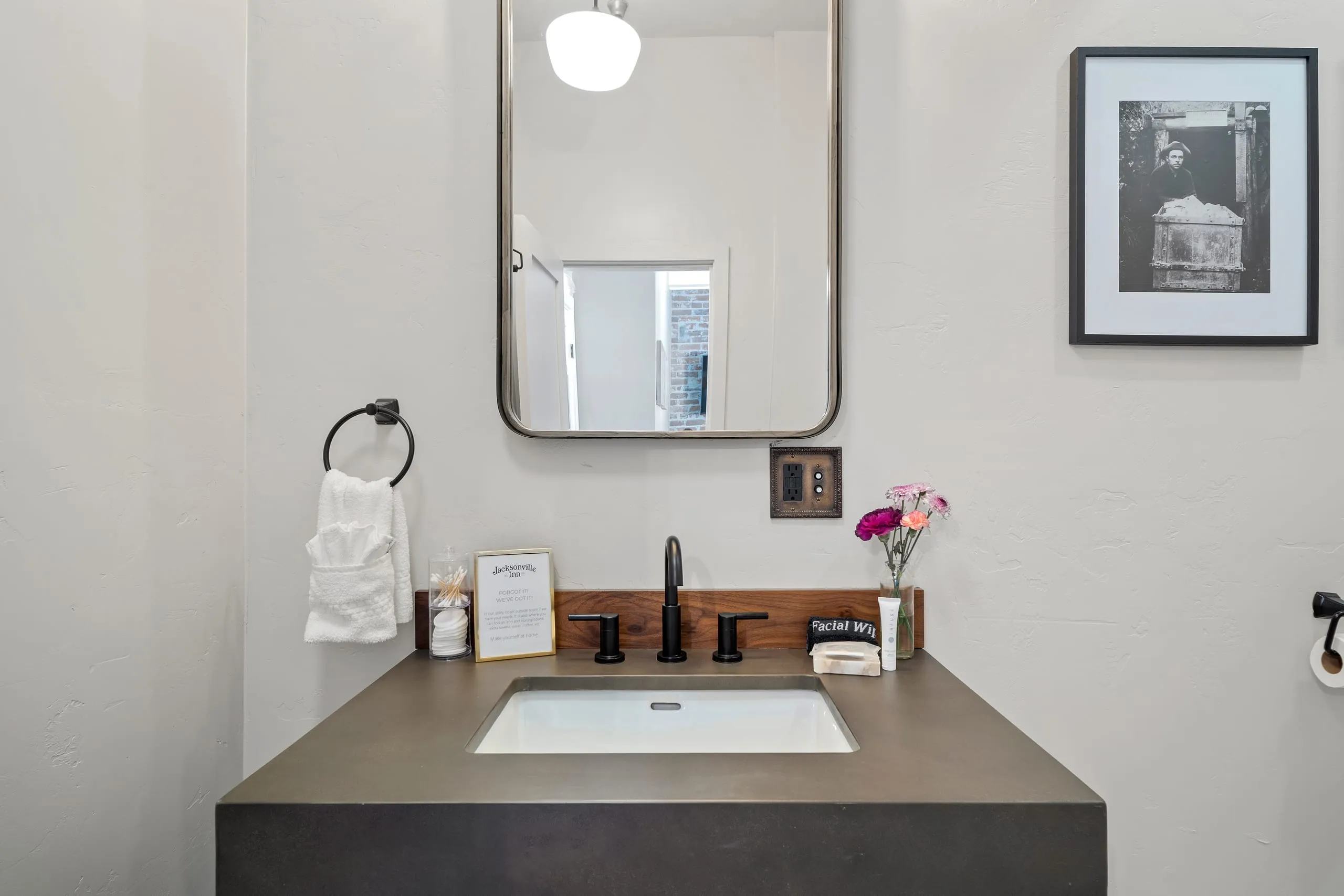 Room #2, photograph 8 of 11