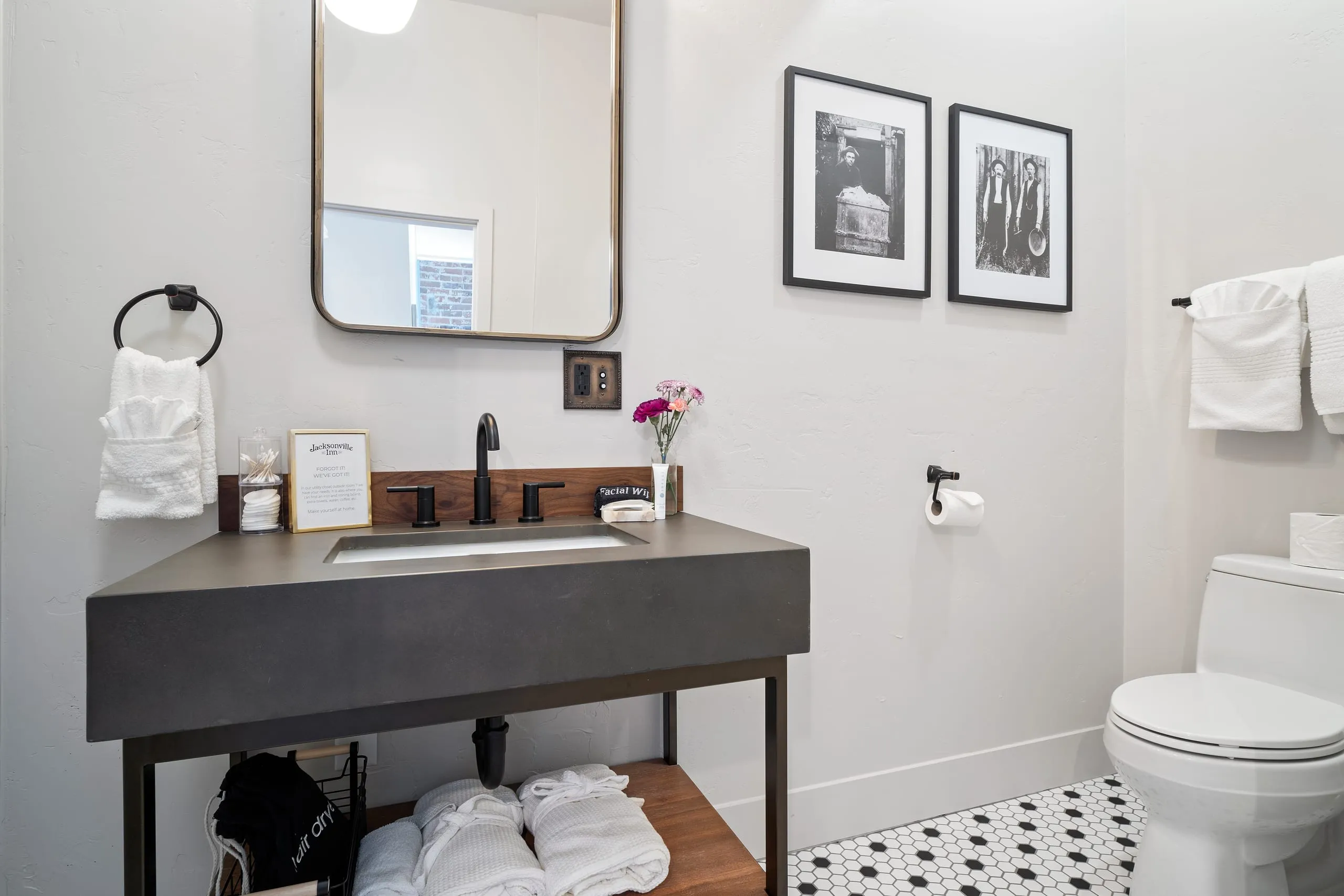 Room #2, photograph 9 of 11