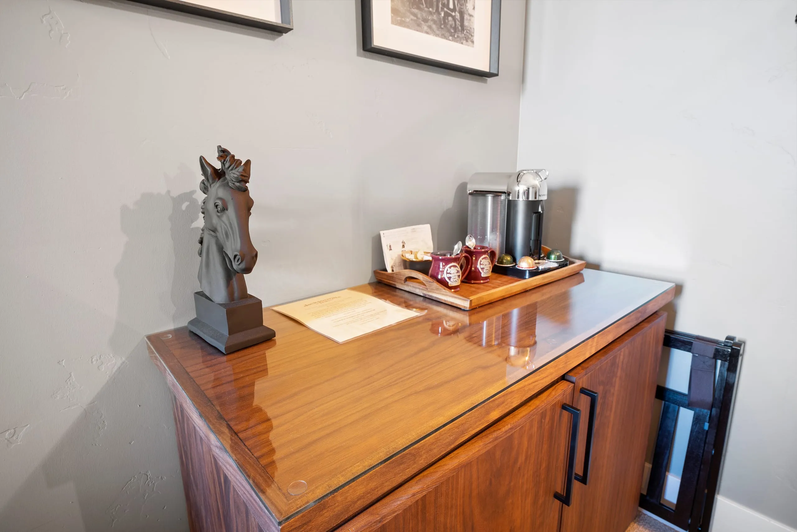 Room #3, photograph 3 of 6