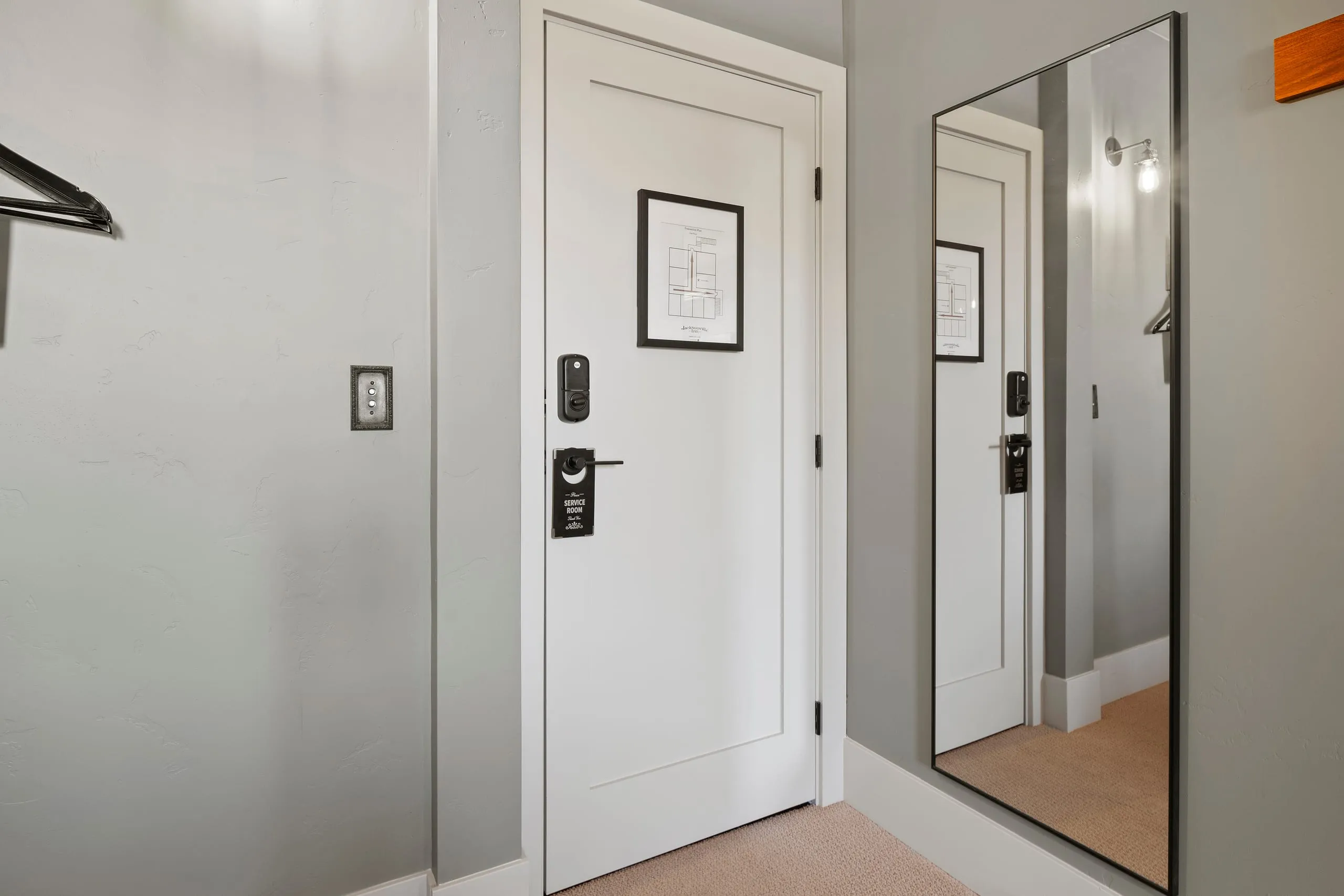 Room #3, photograph 4 of 6