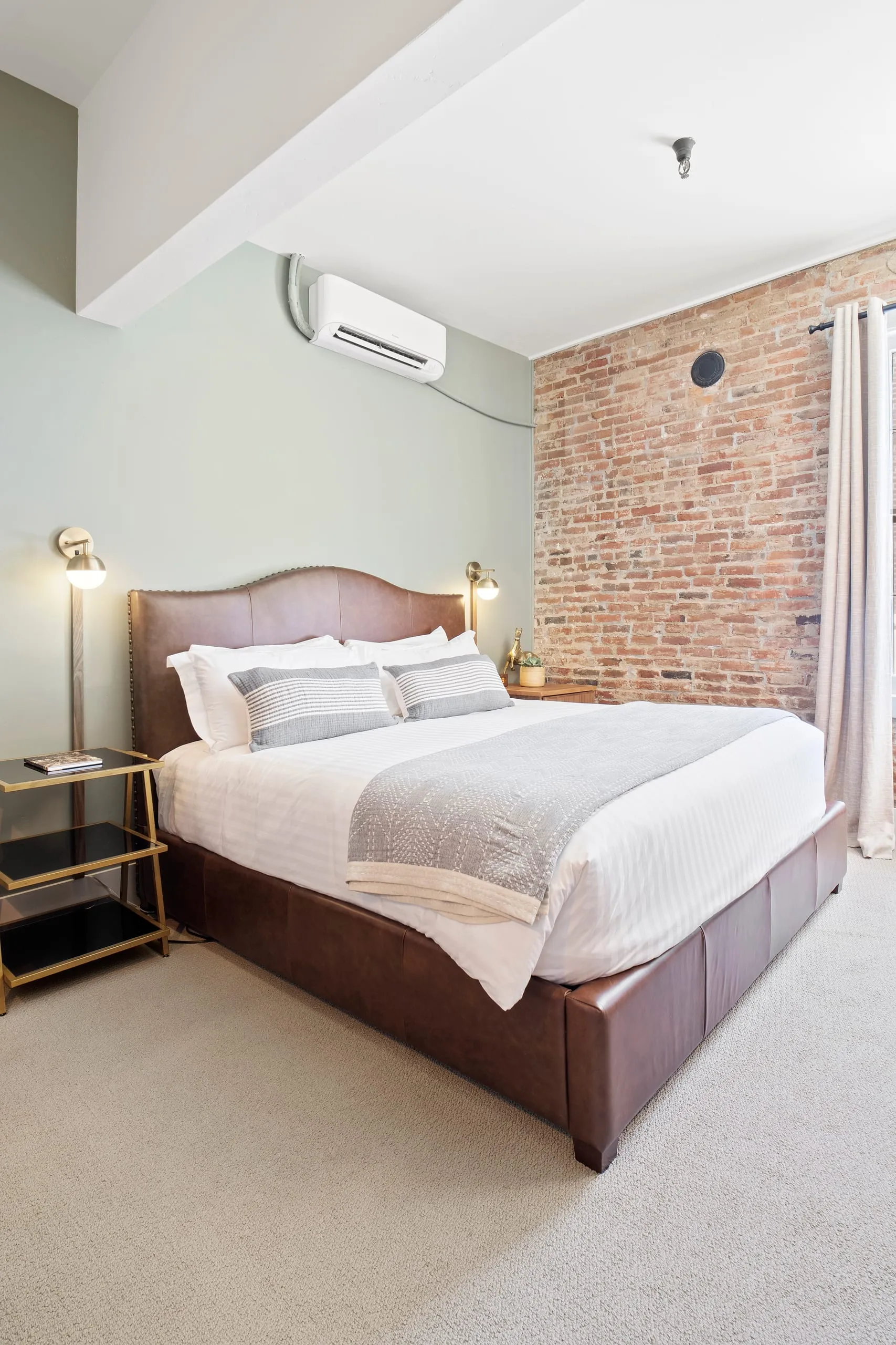 Room #4, photograph 6 of 7
