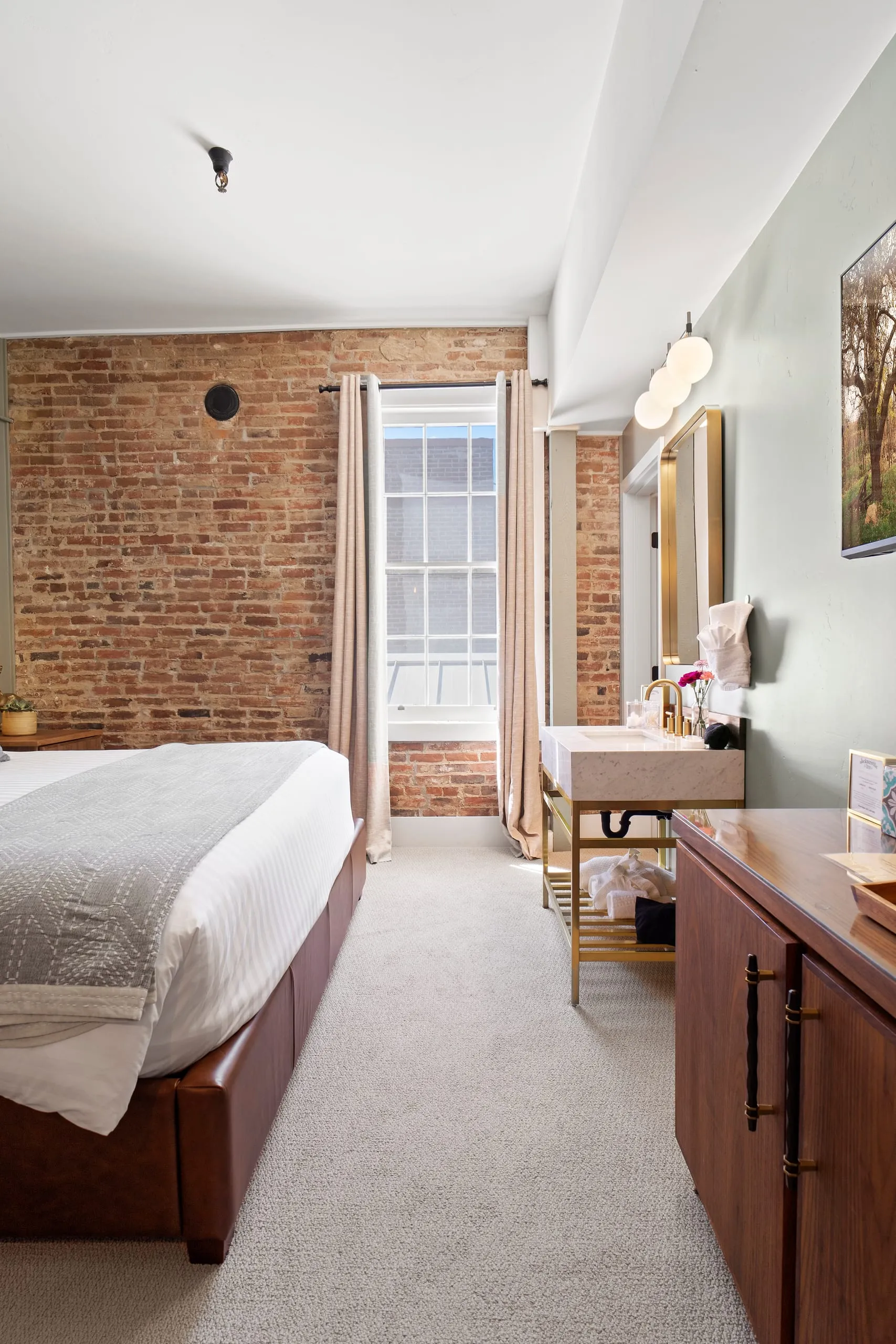 Room #4, photograph 7 of 7