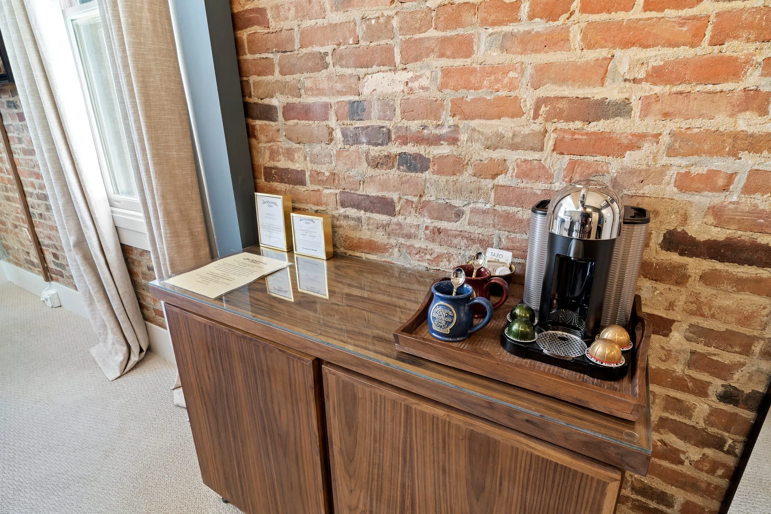 Room #5, photograph 2 of 6