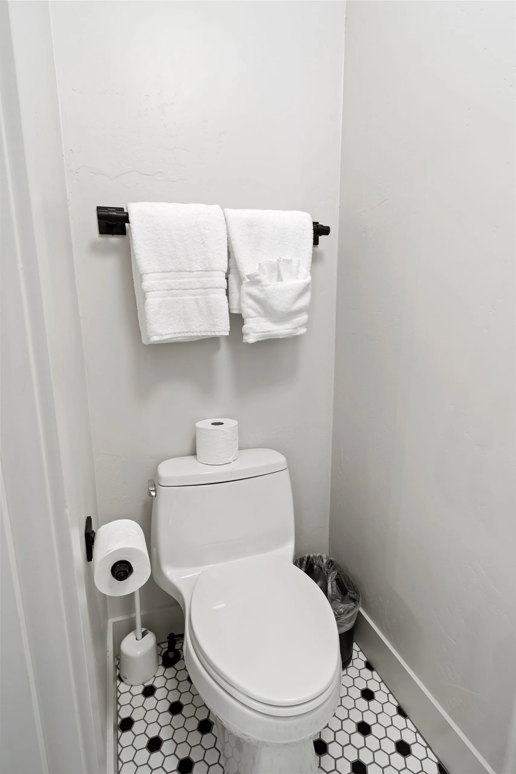 Room #5, photograph 4 of 6