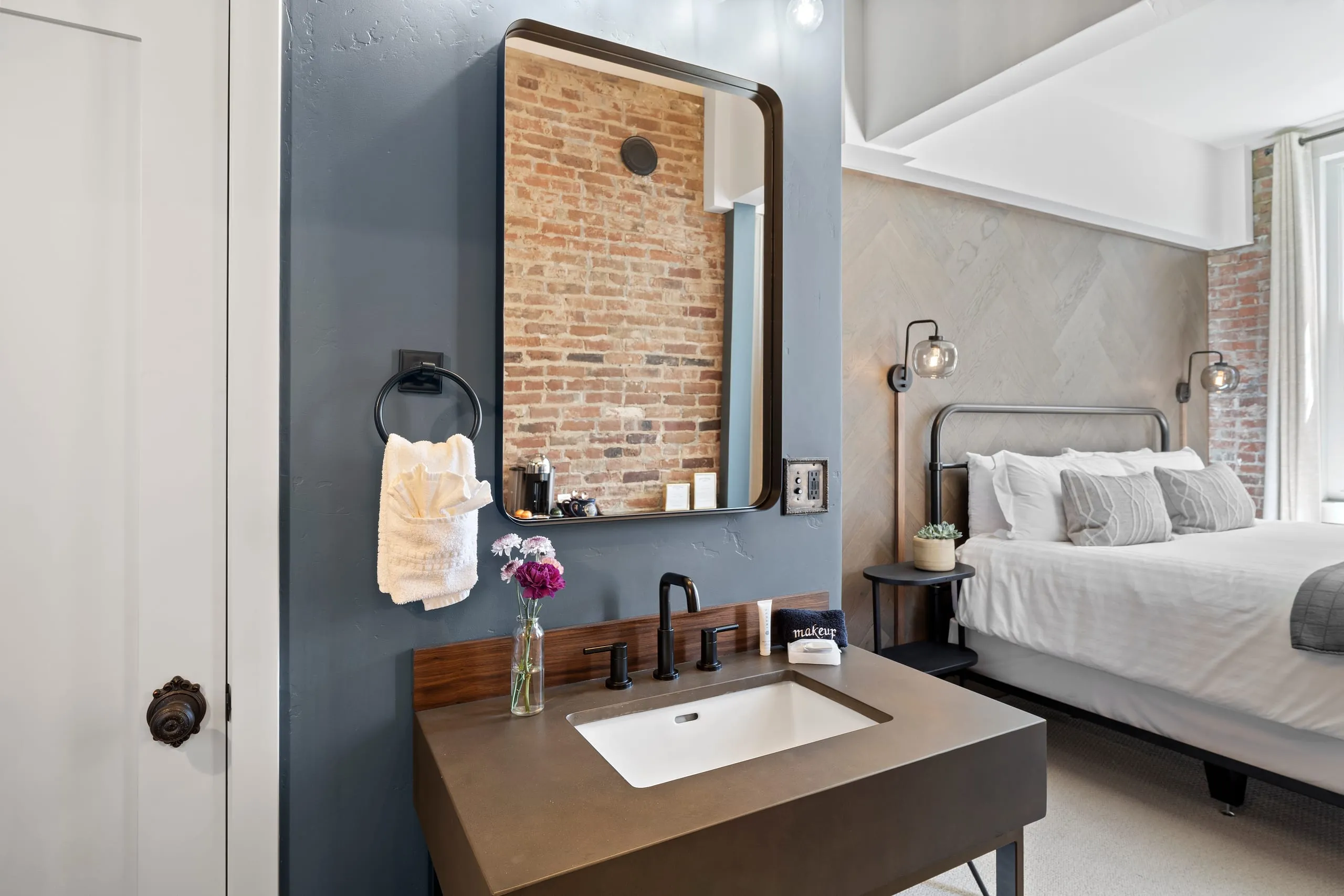 Room #5, photograph 6 of 6