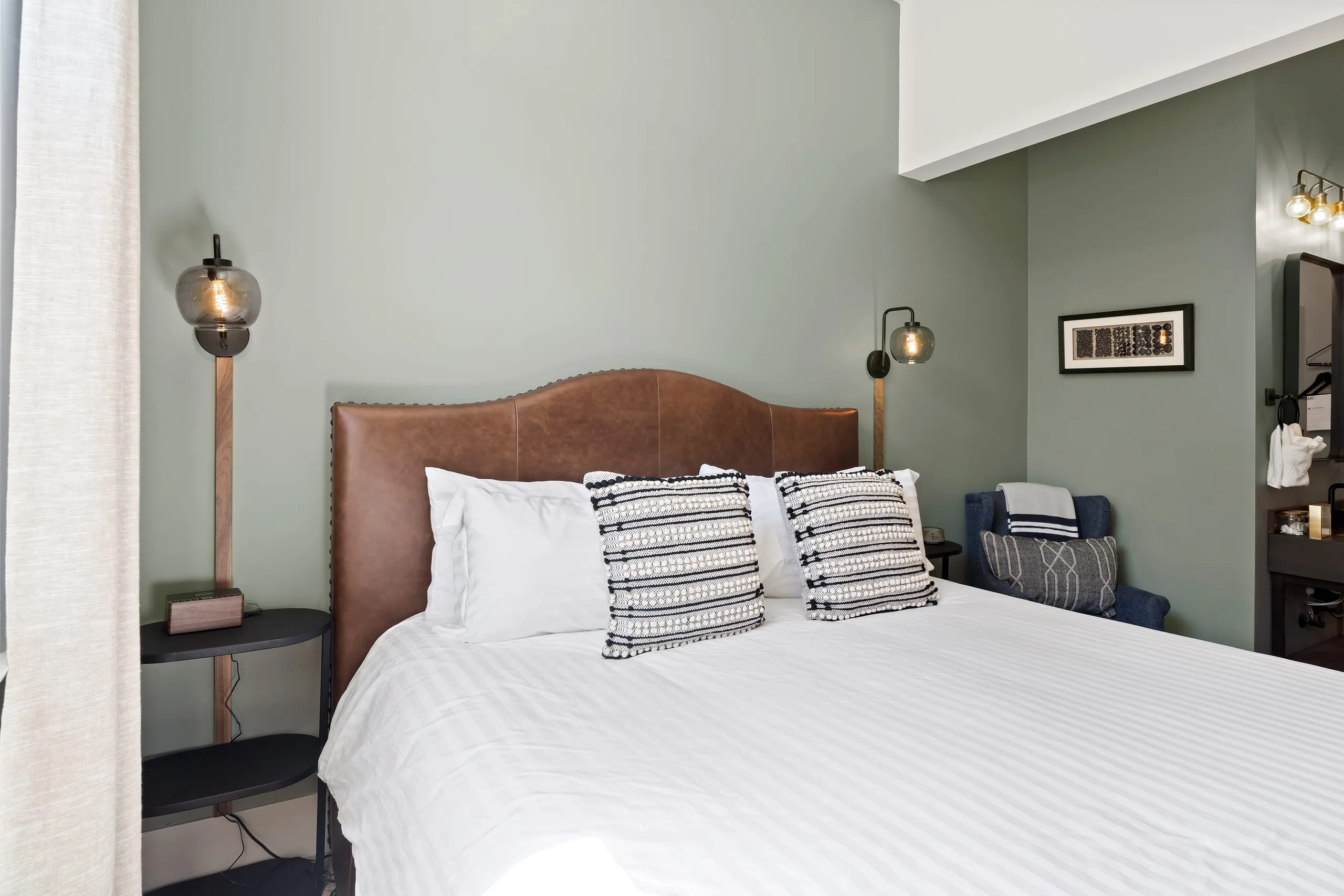 Room #6, photograph 2 of 8