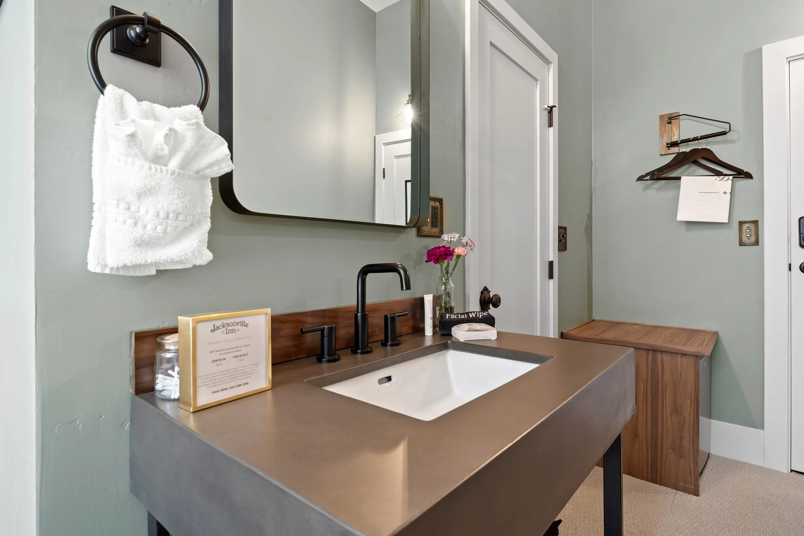 Room #6, photograph 4 of 8