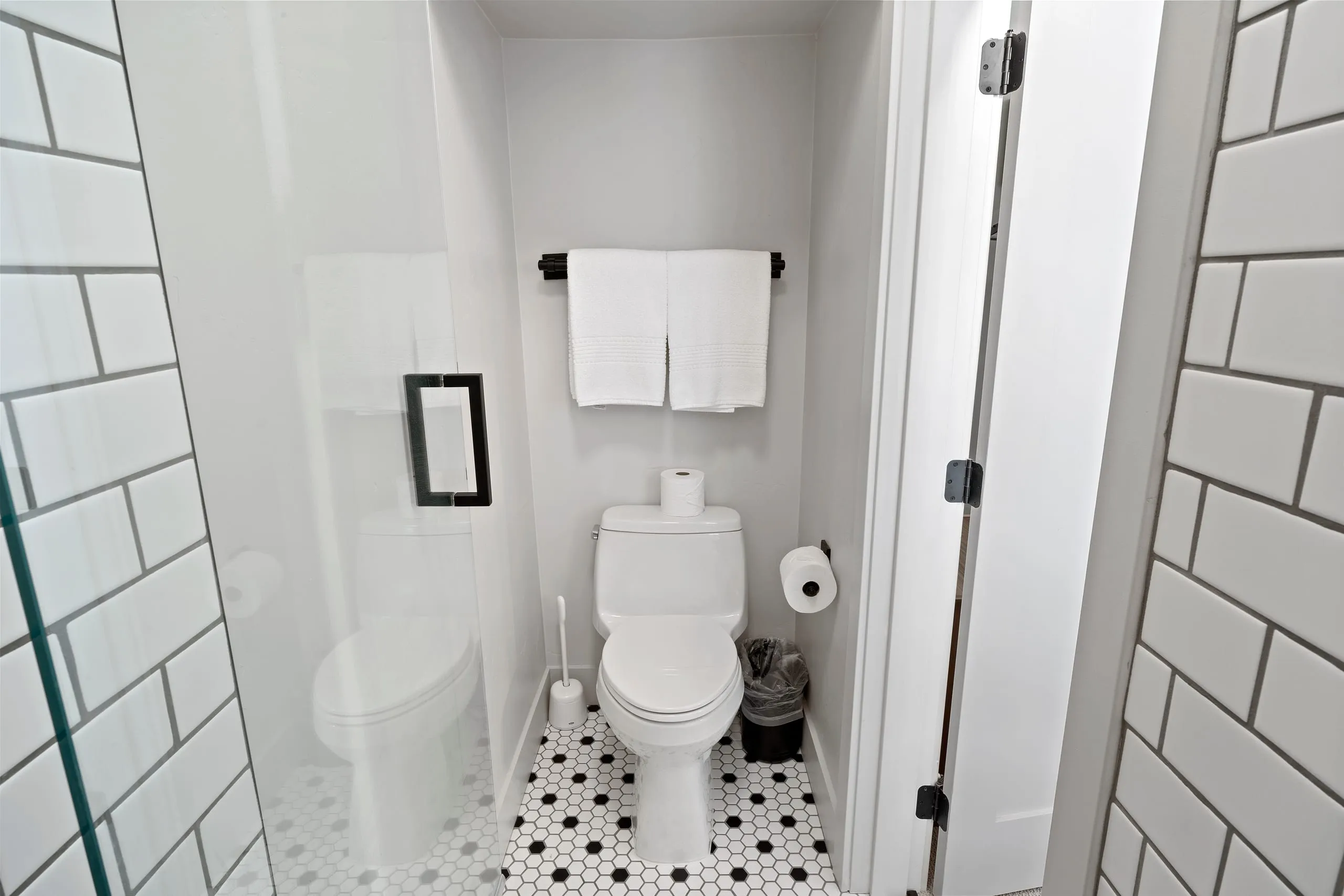 Room #6, photograph 8 of 8