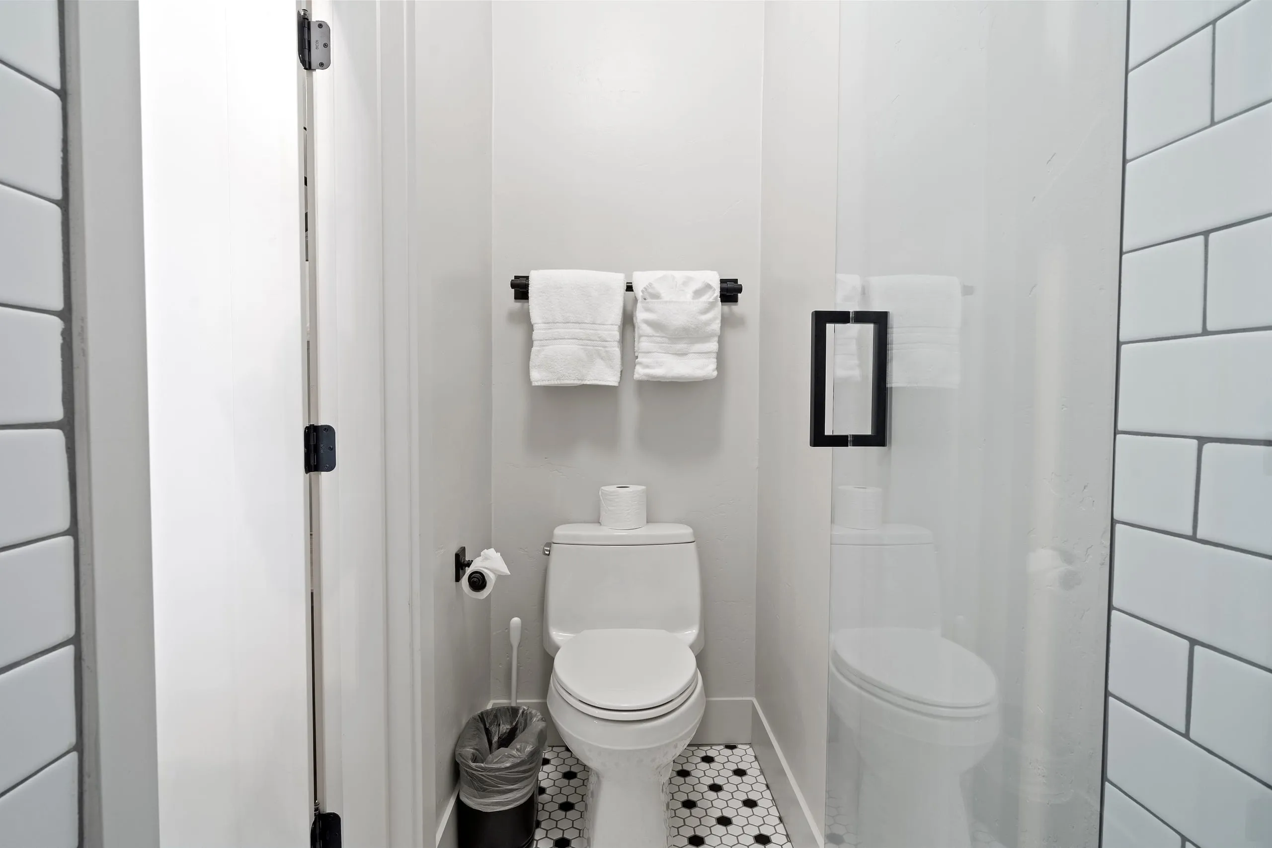 Room #7, photograph 11 of 11