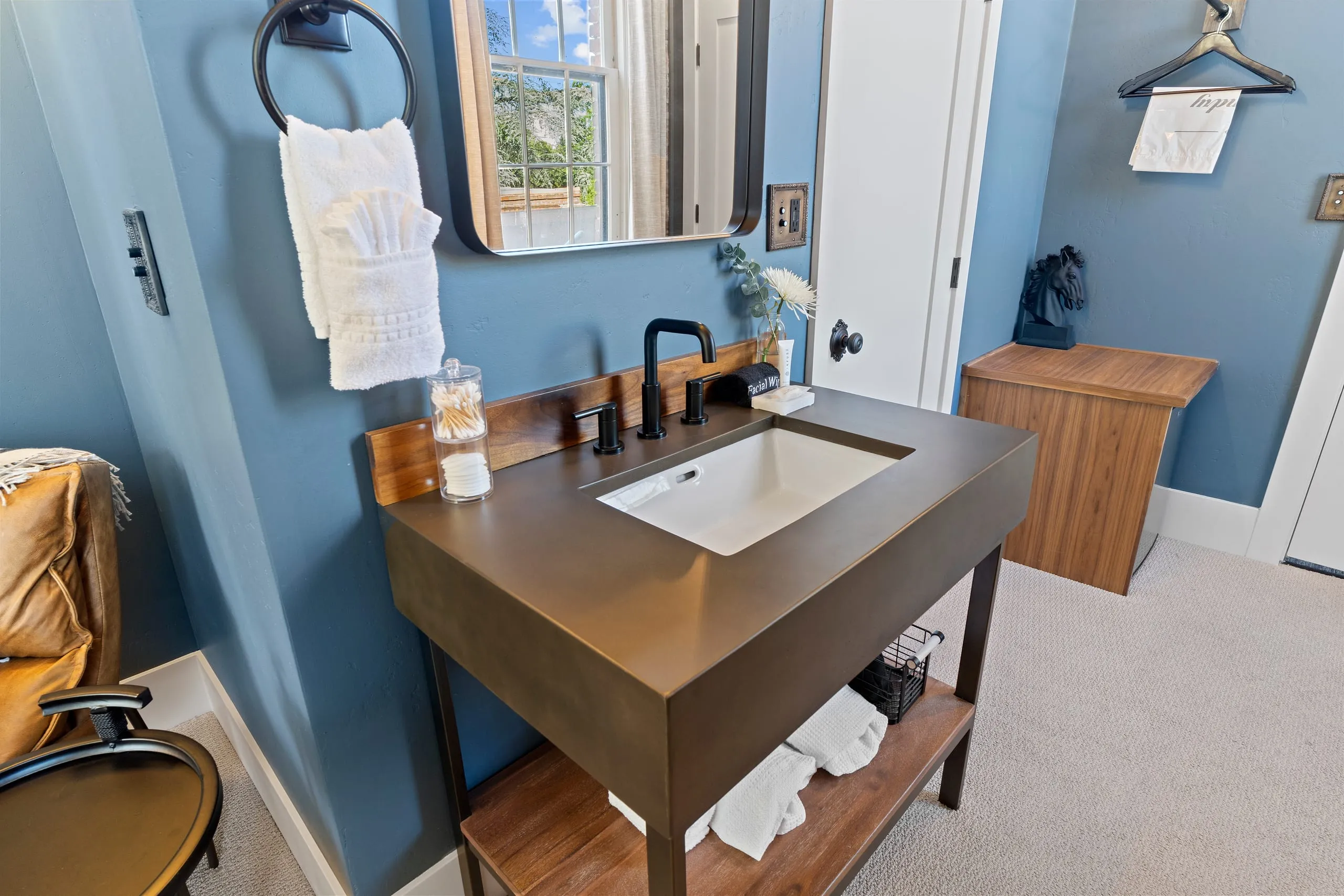 Room #8, photograph 4 of 8