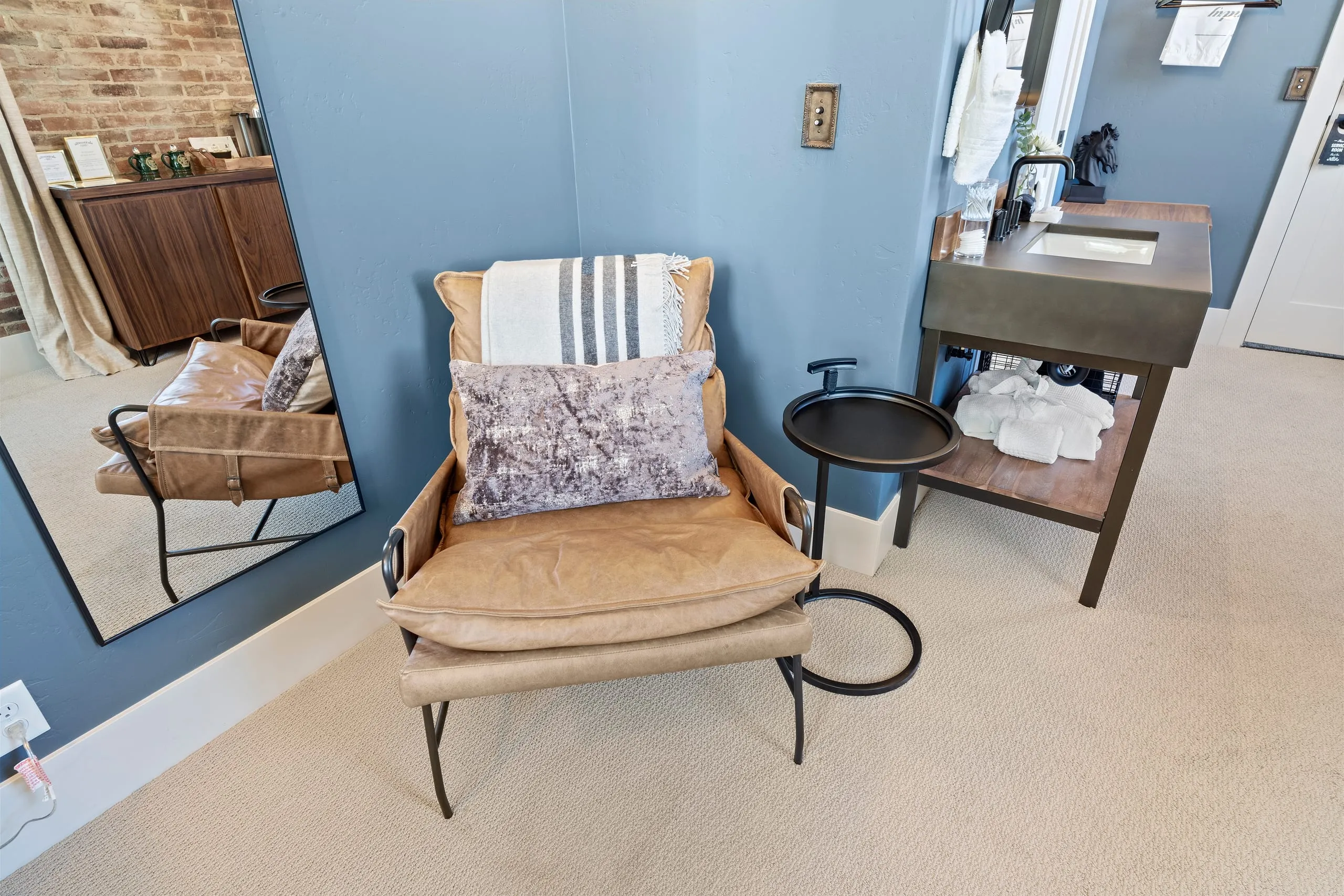 Room #8, photograph 5 of 8
